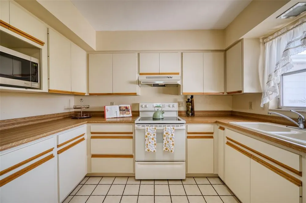 2632 Sunnyside St, Sarasota, FL 34239
