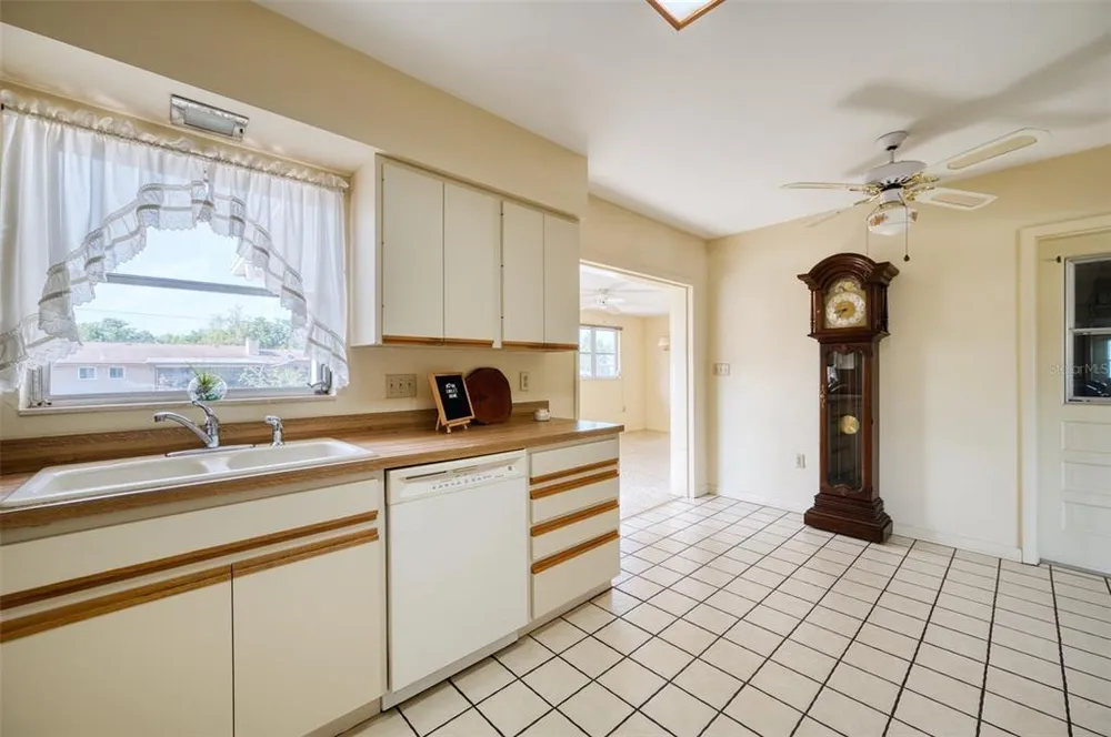 2632 Sunnyside St, Sarasota, FL 34239