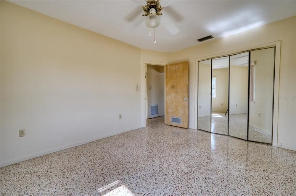 2632 Sunnyside St, Sarasota, FL 34239