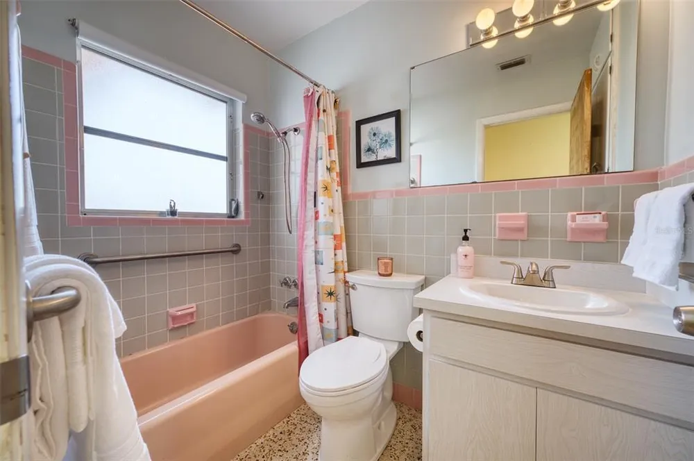 2632 Sunnyside St, Sarasota, FL 34239