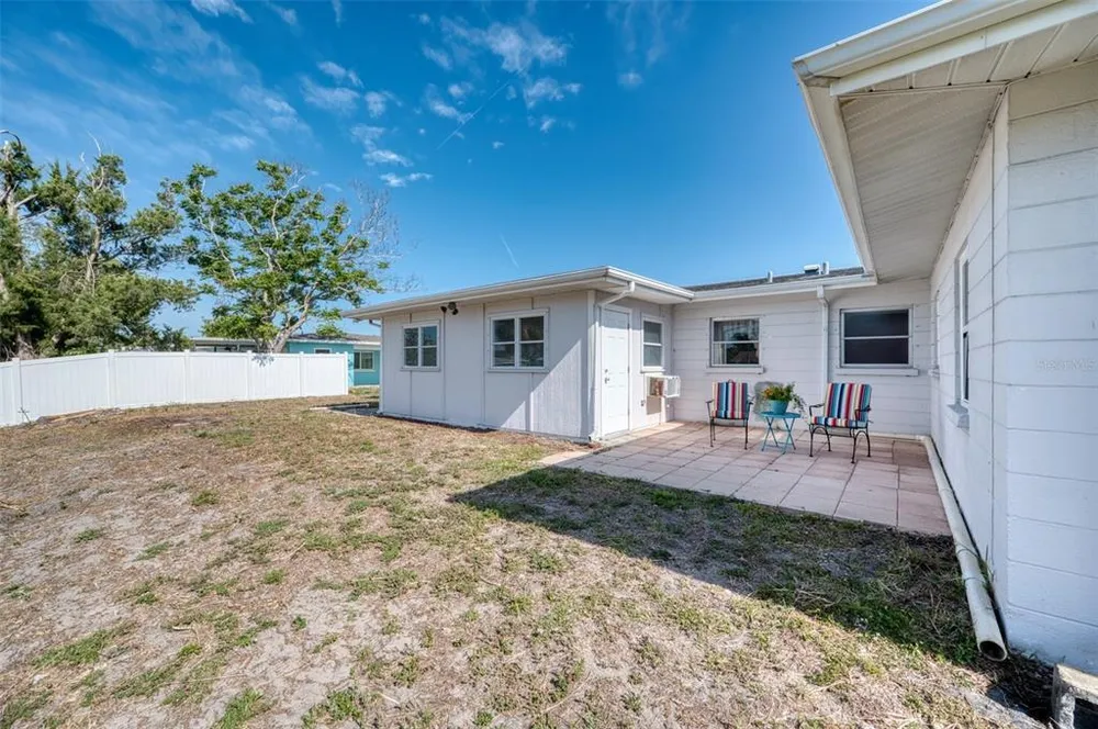 2632 Sunnyside St, Sarasota, FL 34239