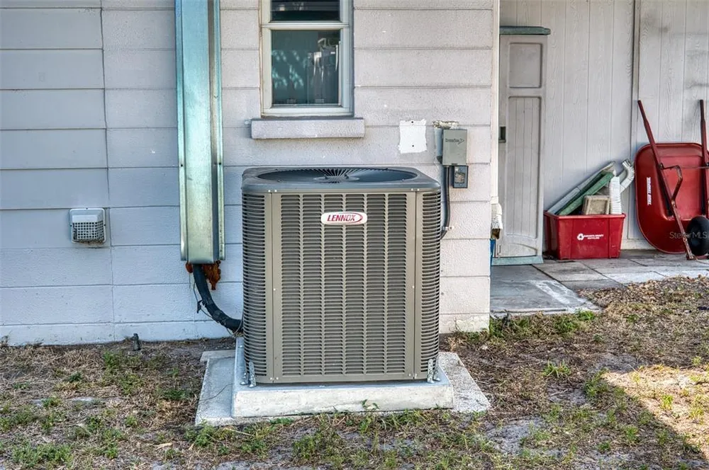 2632 Sunnyside St, Sarasota, FL 34239