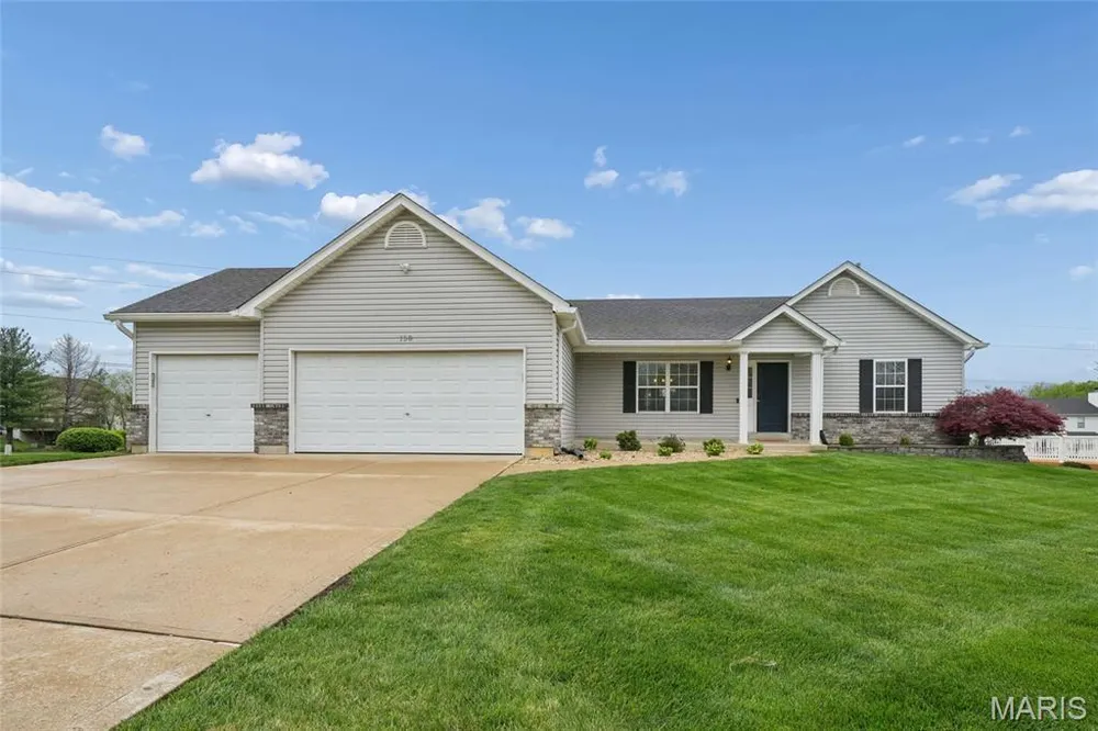 158 Royalwood Place Ct, Lake St Louis, MO 63367