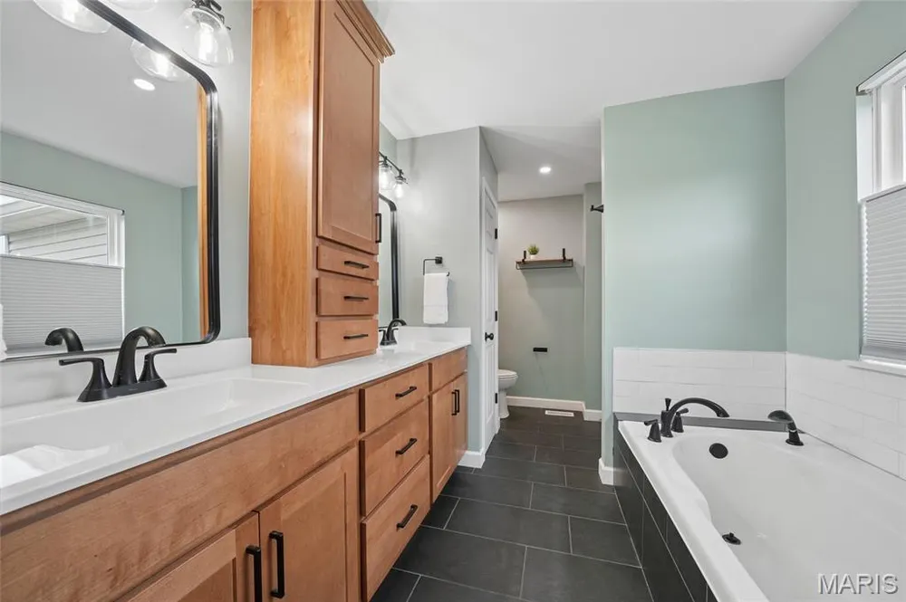 158 Royalwood Place Ct, Lake St Louis, MO 63367
