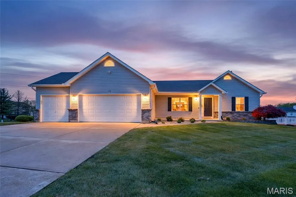 158 Royalwood Place Ct, Lake St Louis, MO 63367