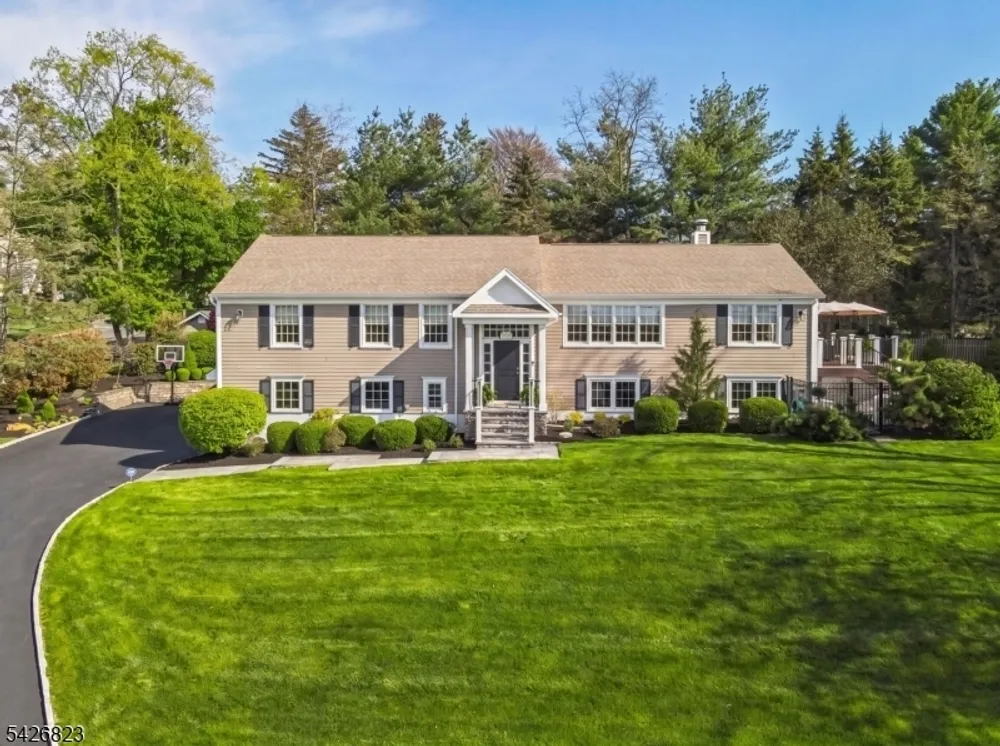 3 Glenmere Dr, Chatham, NJ 07928