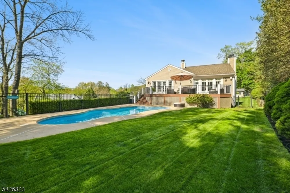 3 Glenmere Dr, Chatham, NJ 07928