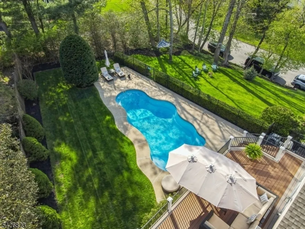 3 Glenmere Dr, Chatham, NJ 07928