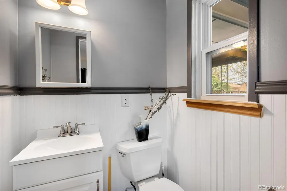 9565 W 52nd Ave, Arvada, CO 80002