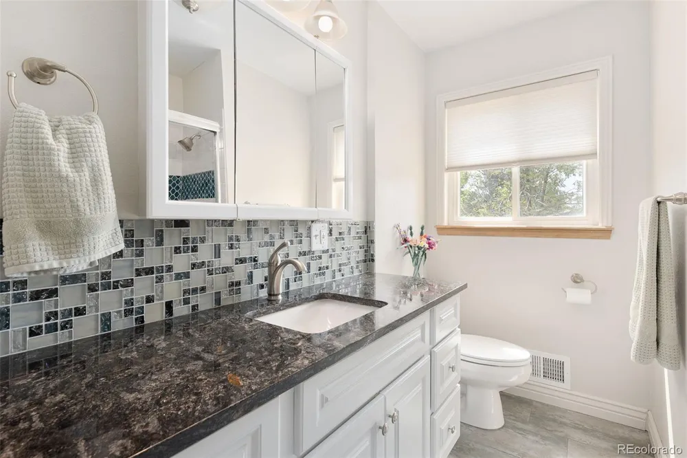 9565 W 52nd Ave, Arvada, CO 80002