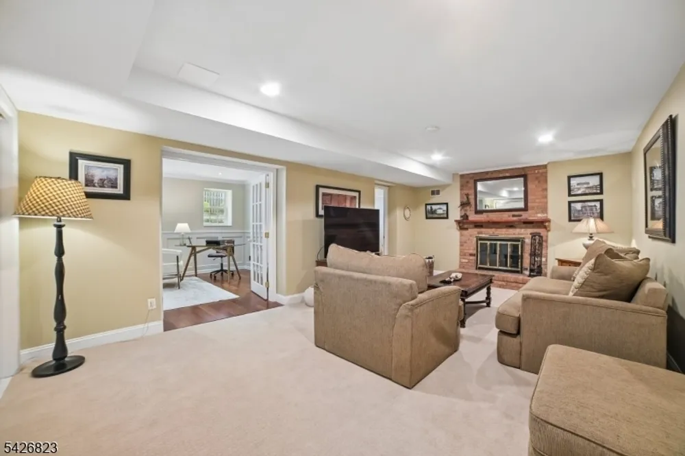 3 Glenmere Dr, Chatham, NJ 07928