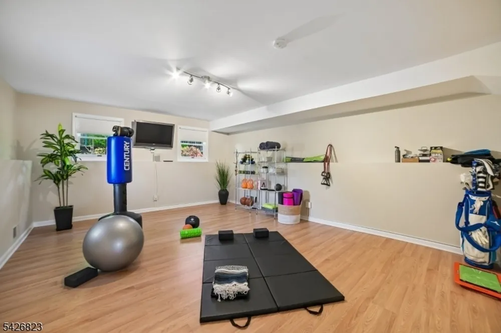 3 Glenmere Dr, Chatham, NJ 07928