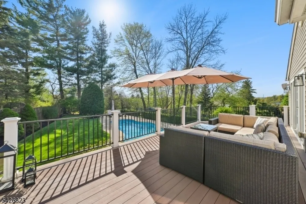 3 Glenmere Dr, Chatham, NJ 07928