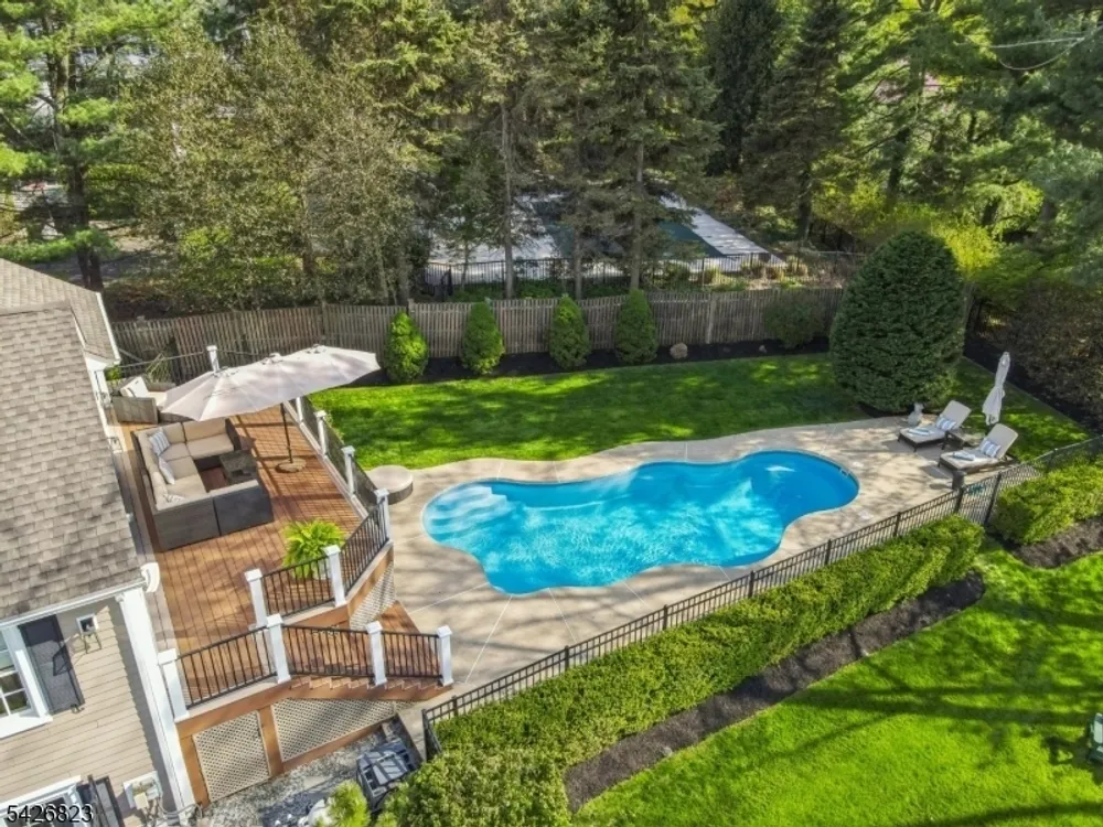 3 Glenmere Dr, Chatham, NJ 07928
