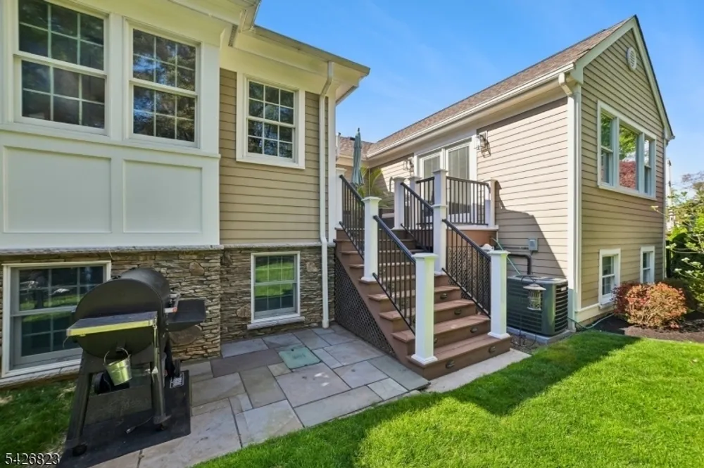 3 Glenmere Dr, Chatham, NJ 07928