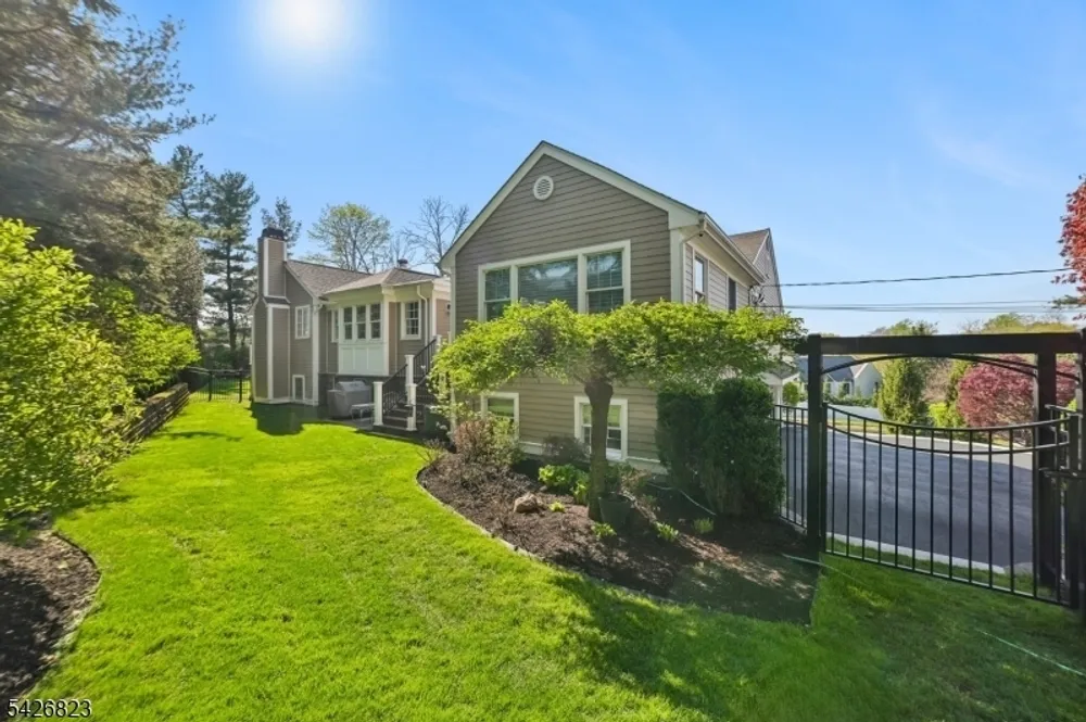 3 Glenmere Dr, Chatham, NJ 07928