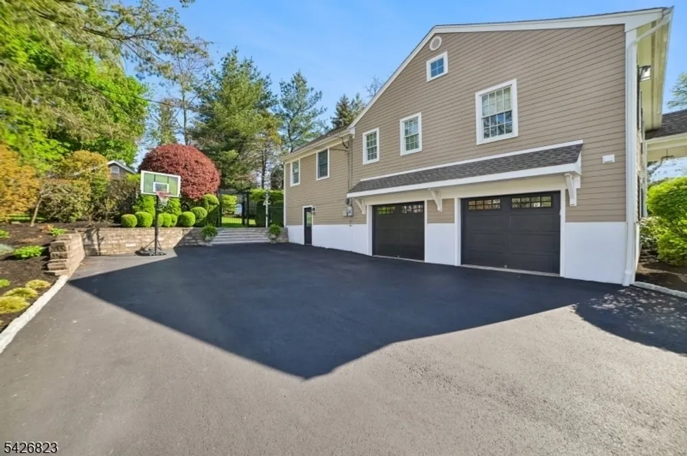 3 Glenmere Dr, Chatham, NJ 07928