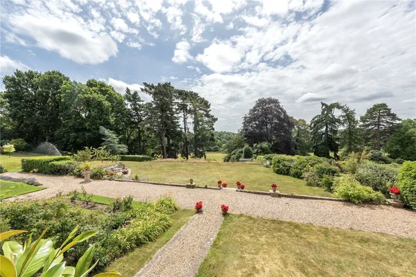 Sandy Lane, Betchworth, RH3 photo 6