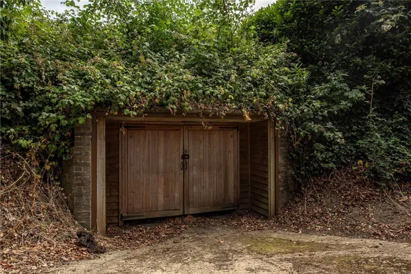Sandy Lane, Betchworth, RH3 photo 19