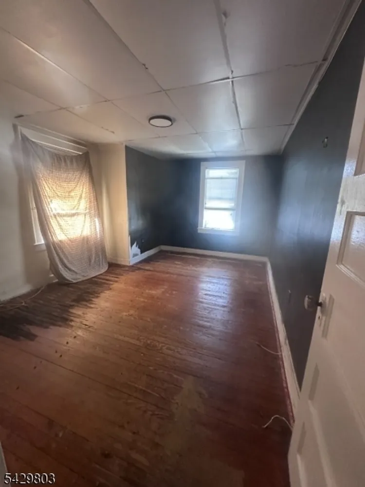 12 N 21st St, East Orange, NJ 07017