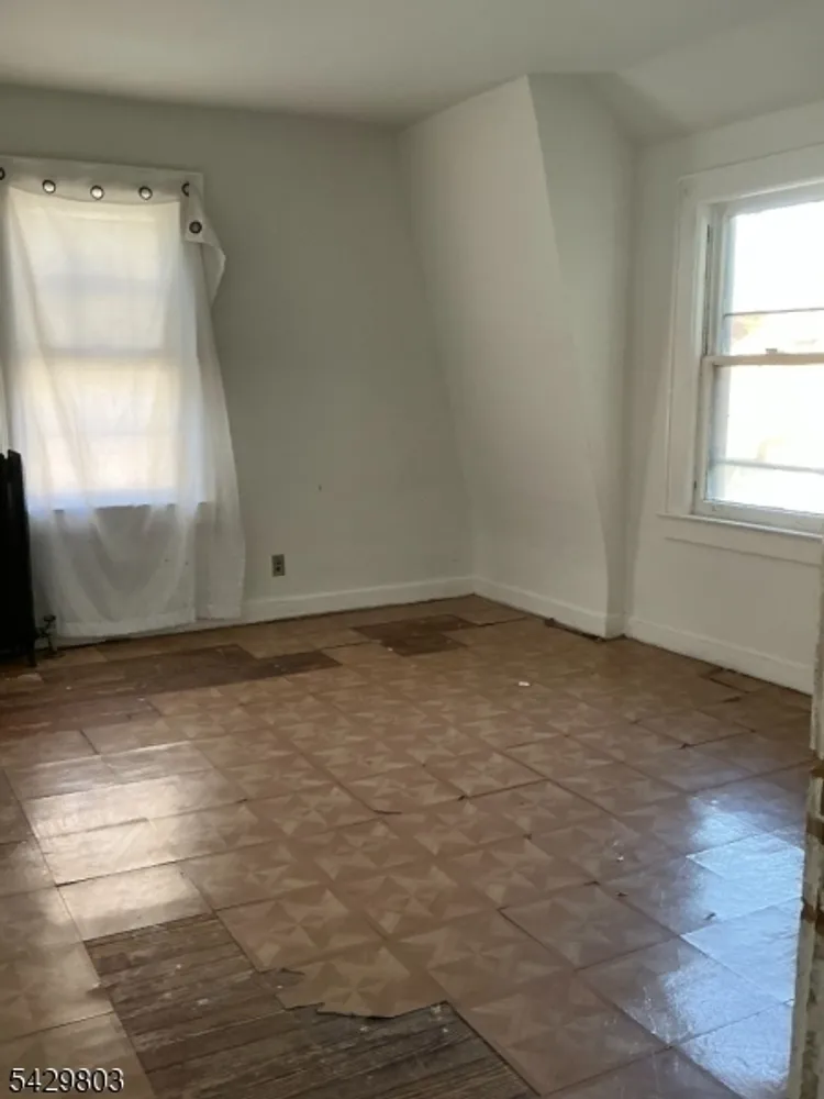 12 N 21st St, East Orange, NJ 07017