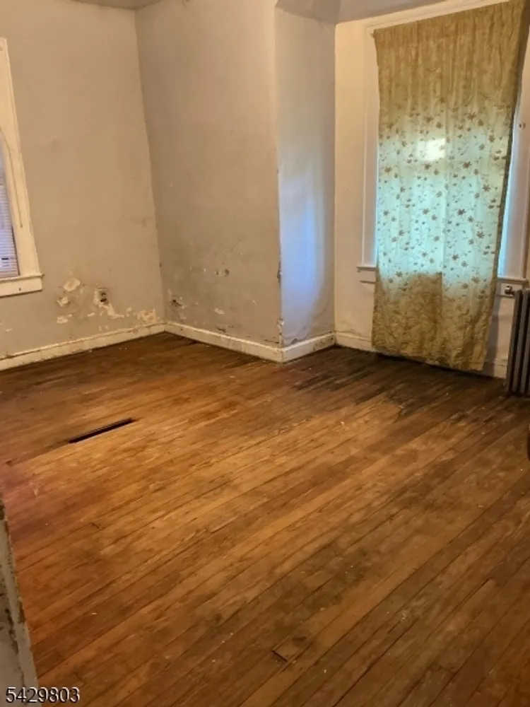 12 N 21st St, East Orange, NJ 07017