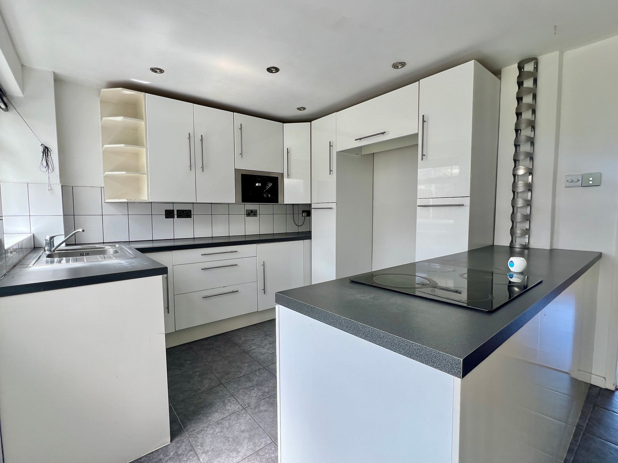 Spencer Avenue, Taunton - NO onward chain! Image 3
