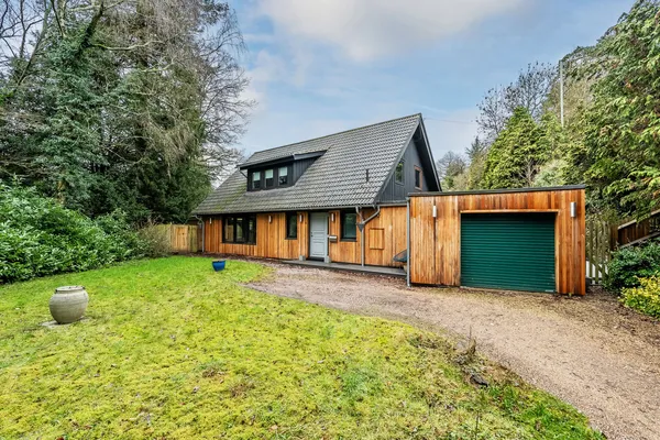 Woodhurst Lane, Oxted, RH8 photo 1