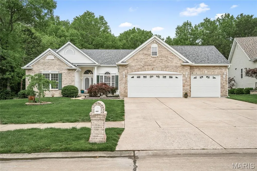 607 Winding Creek Dr, Wentzville, MO 63385