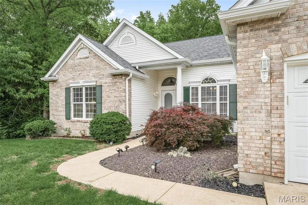 607 Winding Creek Dr, Wentzville, MO 63385