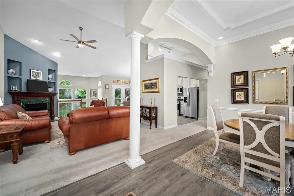 607 Winding Creek Dr, Wentzville, MO 63385