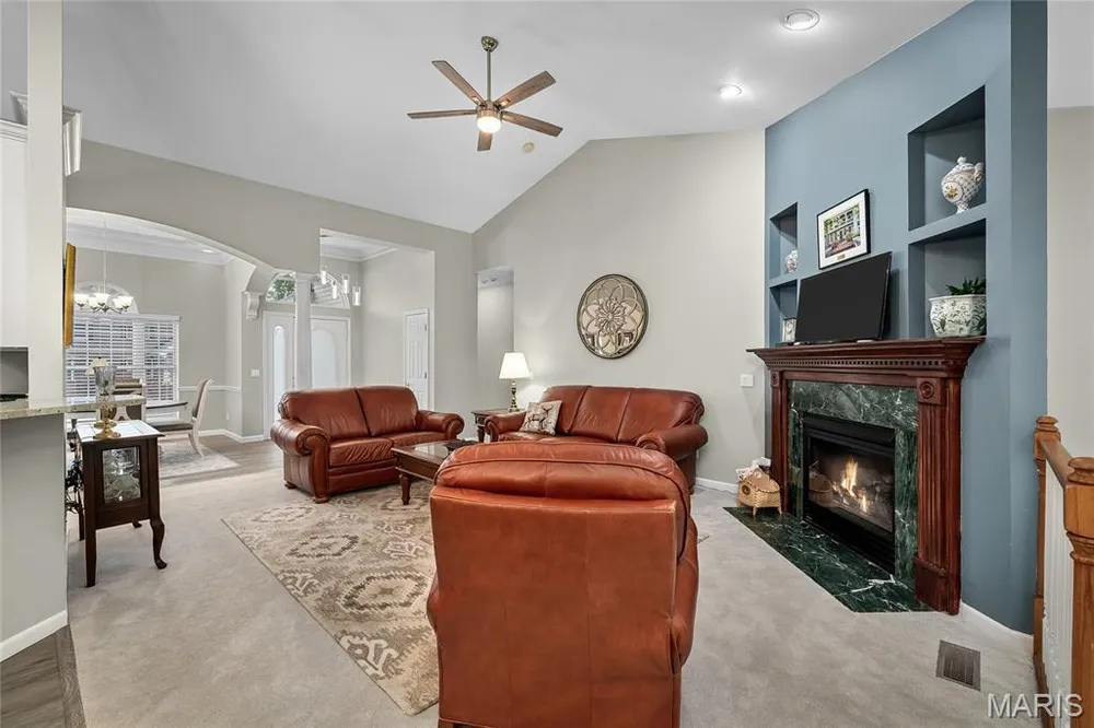 607 Winding Creek Dr, Wentzville, MO 63385