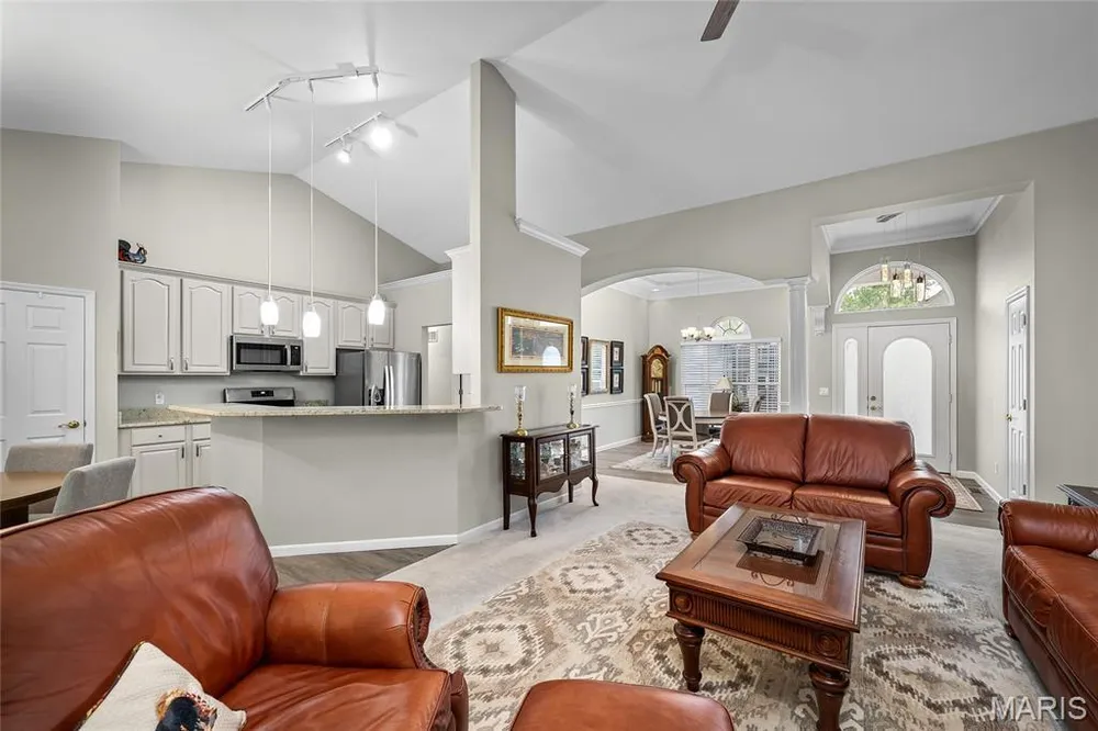 607 Winding Creek Dr, Wentzville, MO 63385