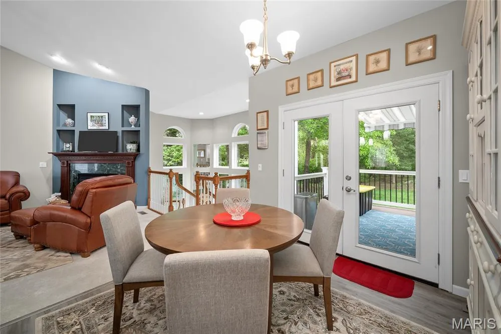 607 Winding Creek Dr, Wentzville, MO 63385