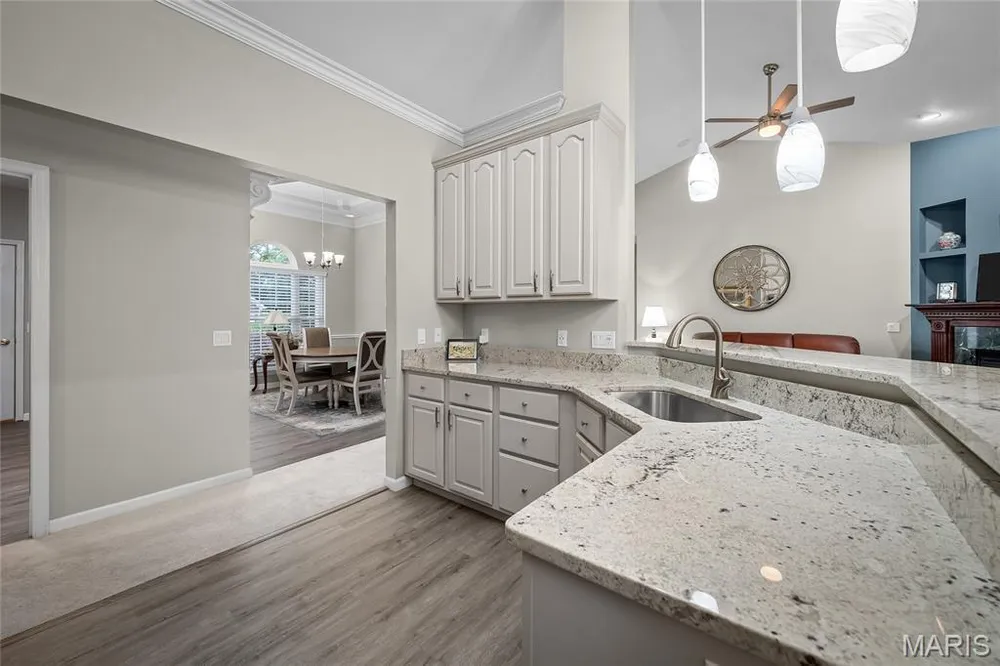 607 Winding Creek Dr, Wentzville, MO 63385