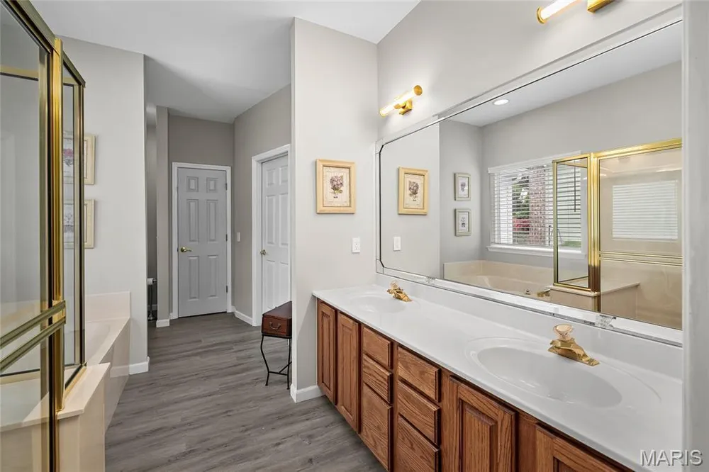 607 Winding Creek Dr, Wentzville, MO 63385