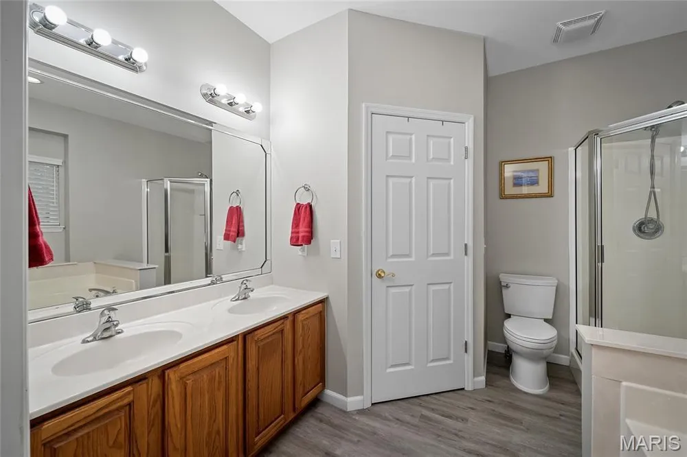 607 Winding Creek Dr, Wentzville, MO 63385