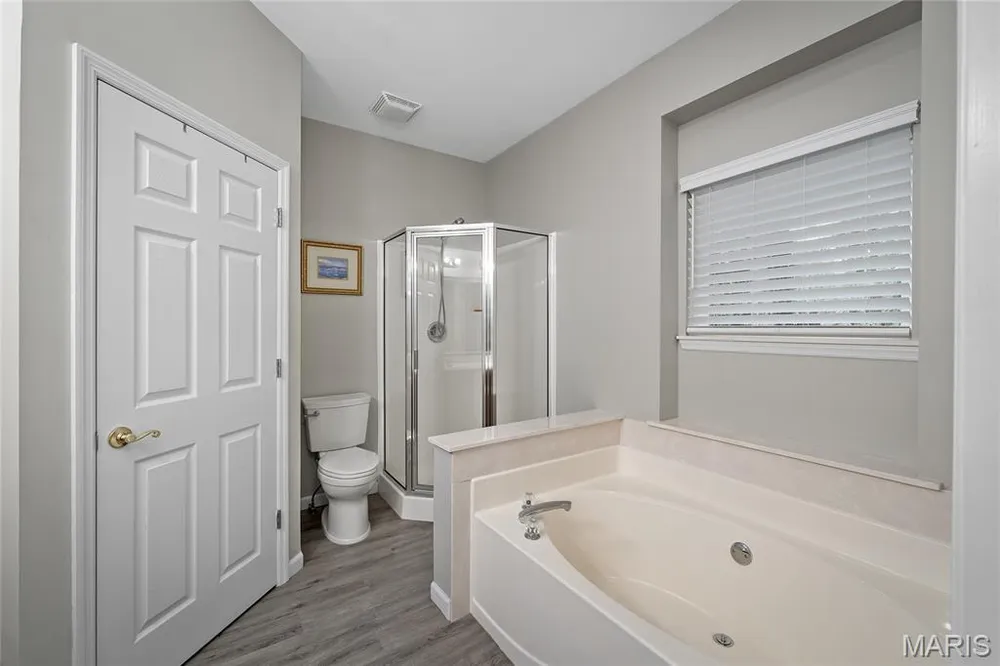 607 Winding Creek Dr, Wentzville, MO 63385