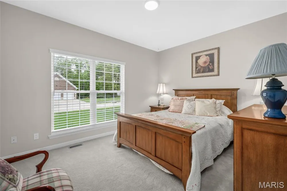 607 Winding Creek Dr, Wentzville, MO 63385