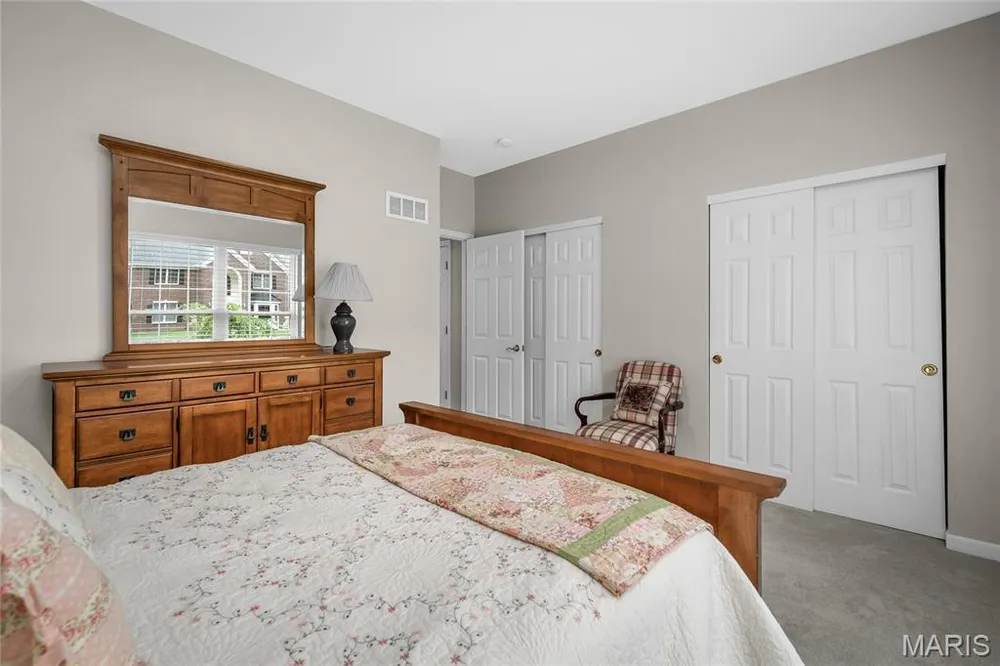 607 Winding Creek Dr, Wentzville, MO 63385