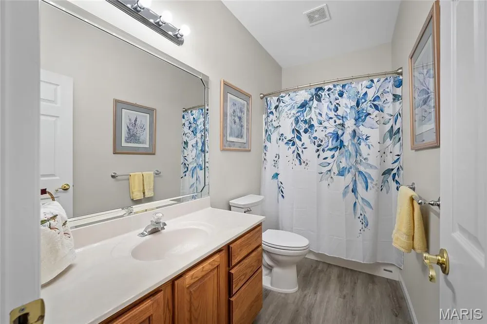 607 Winding Creek Dr, Wentzville, MO 63385