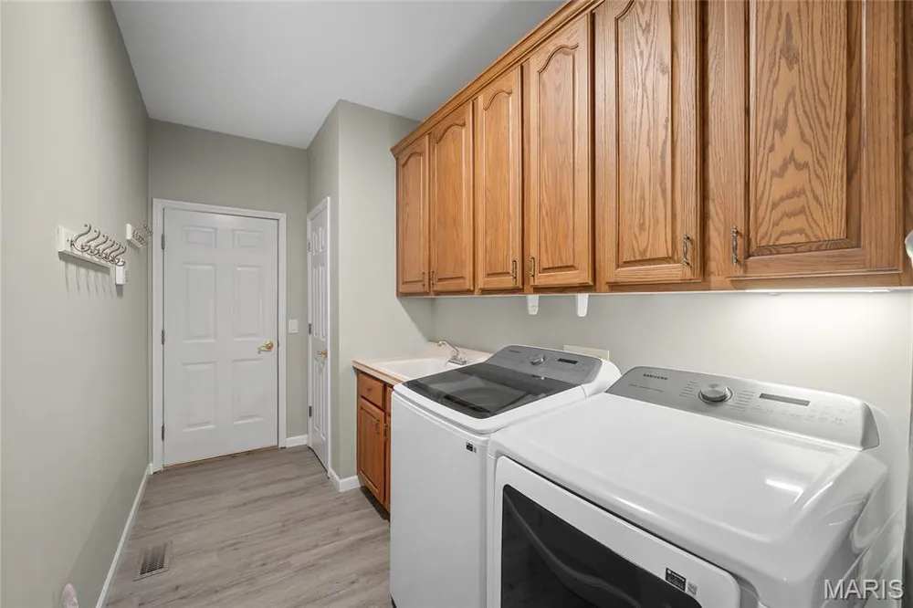 607 Winding Creek Dr, Wentzville, MO 63385