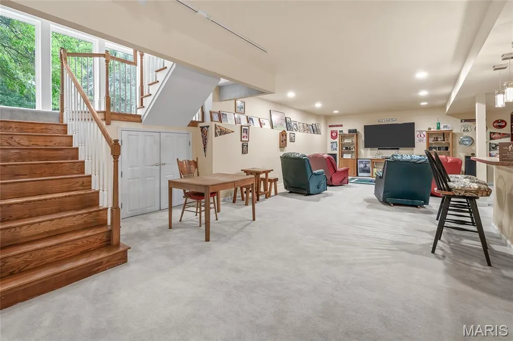 607 Winding Creek Dr, Wentzville, MO 63385
