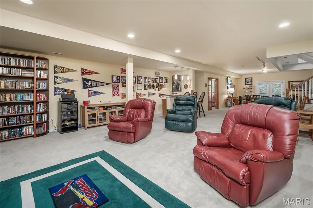 607 Winding Creek Dr, Wentzville, MO 63385