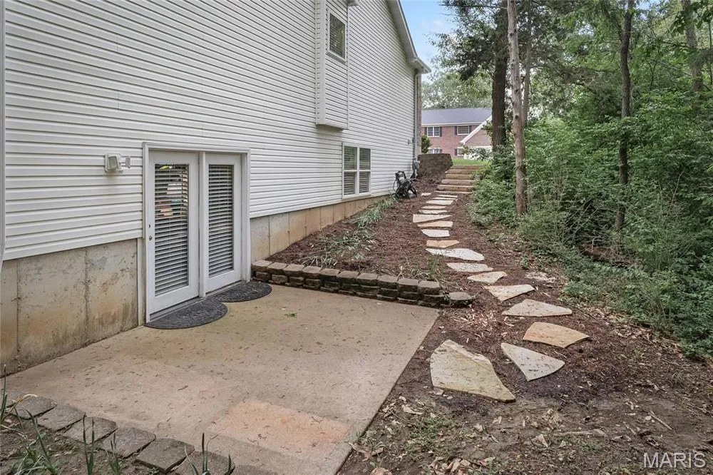 607 Winding Creek Dr, Wentzville, MO 63385