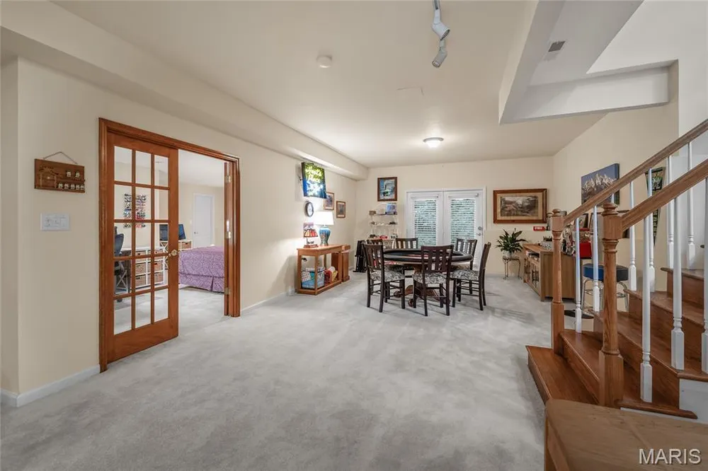 607 Winding Creek Dr, Wentzville, MO 63385