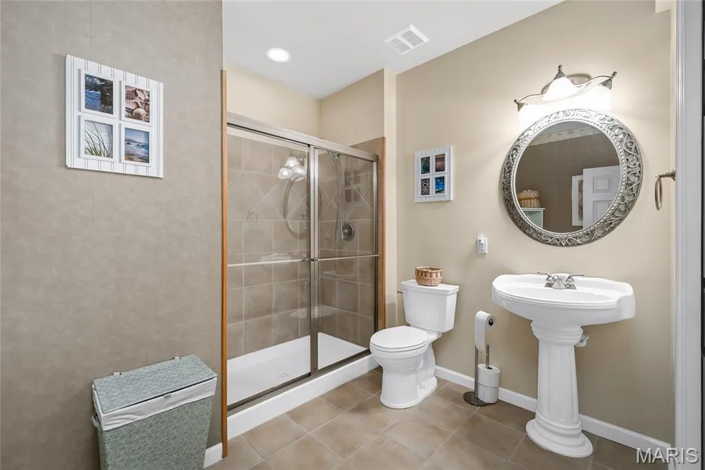 607 Winding Creek Dr, Wentzville, MO 63385