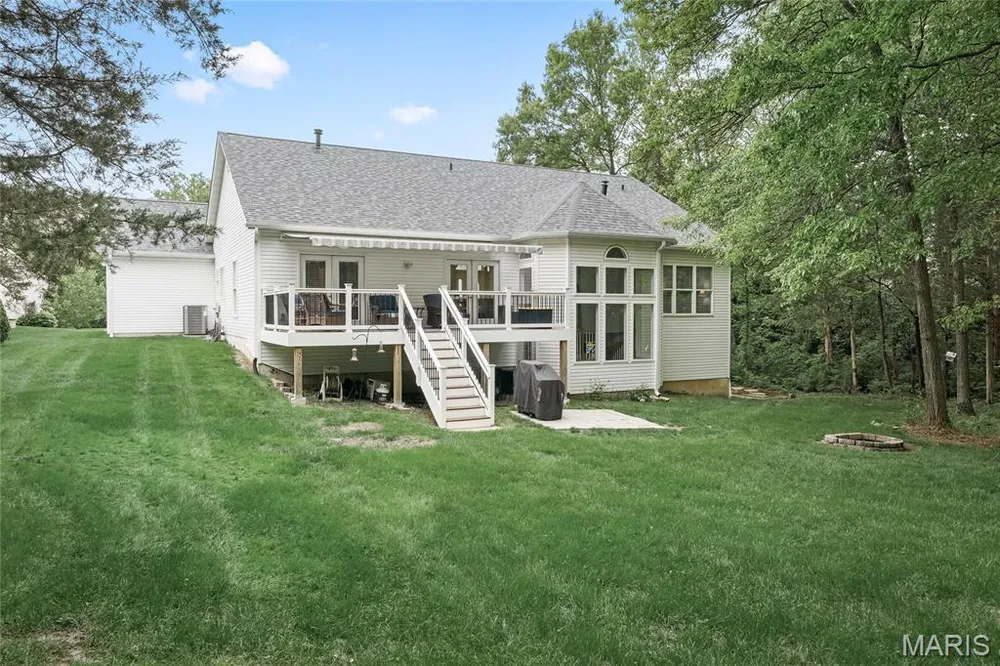607 Winding Creek Dr, Wentzville, MO 63385