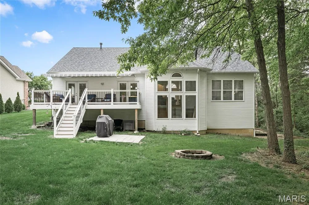 607 Winding Creek Dr, Wentzville, MO 63385