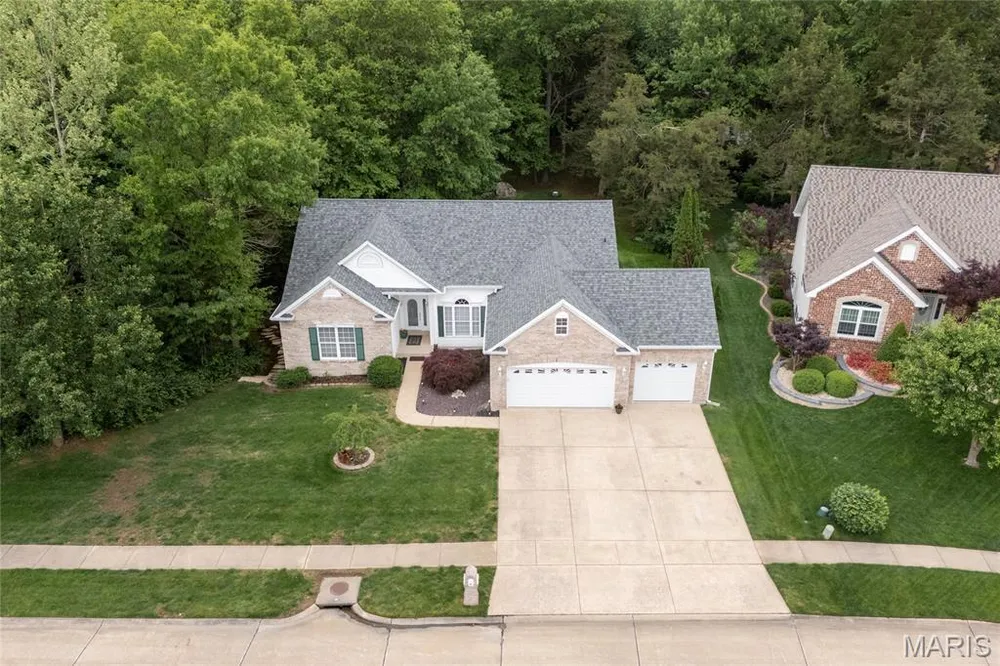 607 Winding Creek Dr, Wentzville, MO 63385
